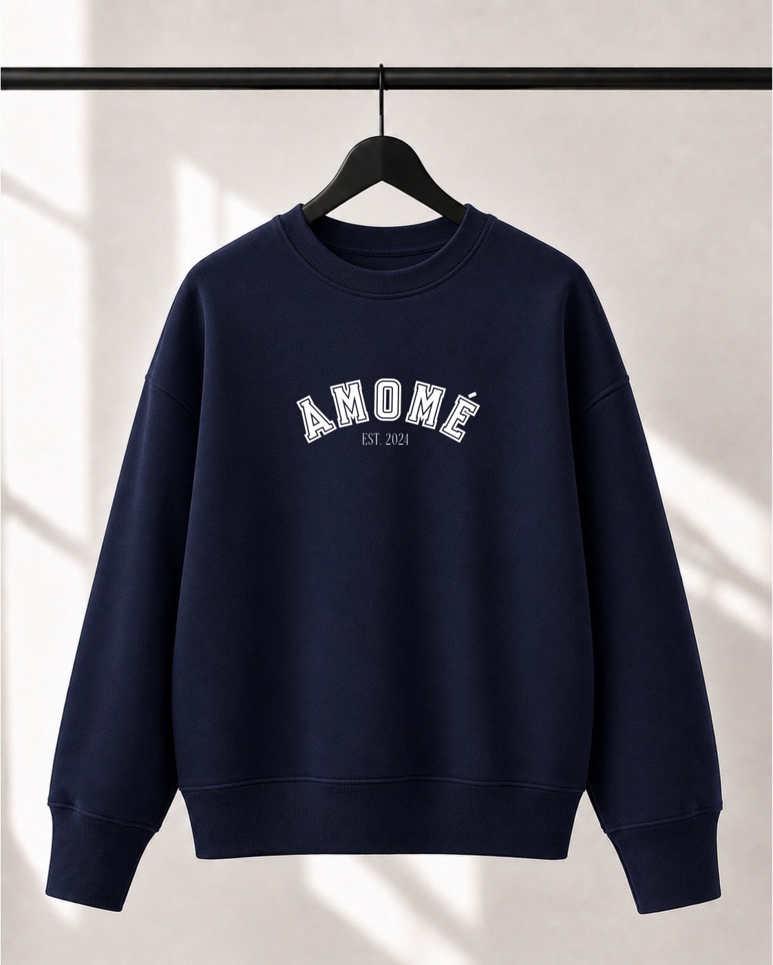 Crewneck Lusso unisexe «Amomé EST. 2024»
