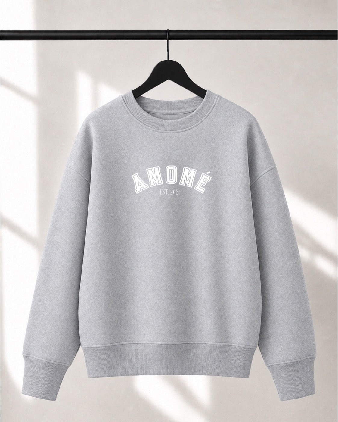 Crewneck Lusso unisexe «Amomé EST. 2024»